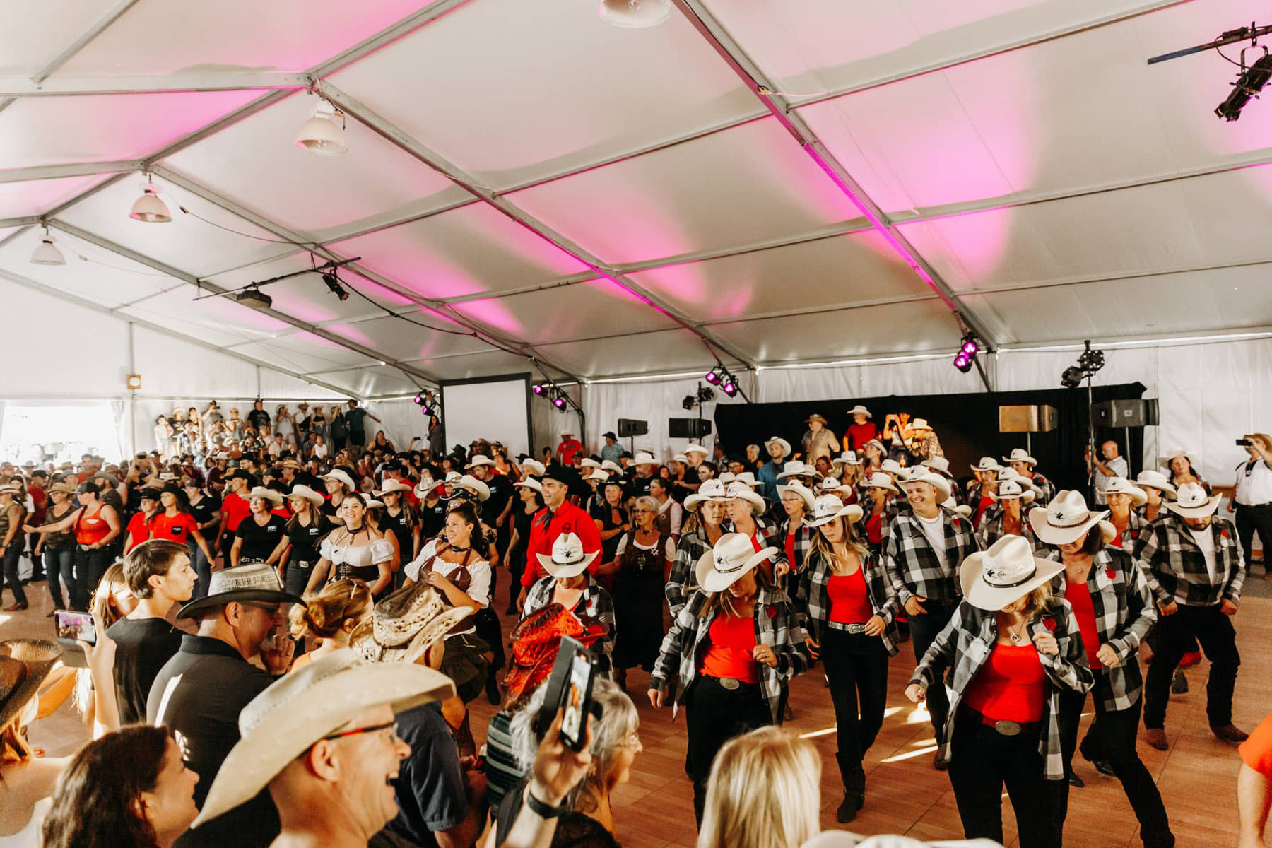 Danse en ligne au Festival Western de St-Tite